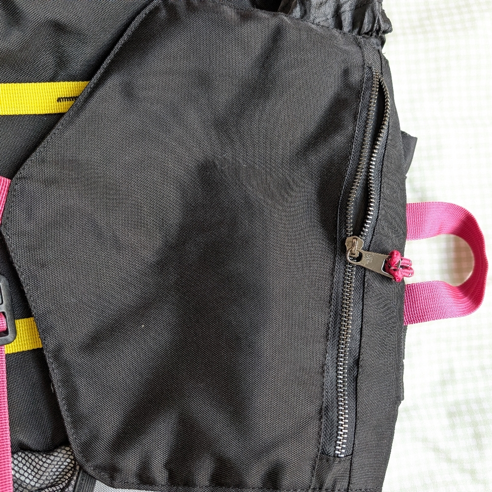 Gerry Colorblock Hiking Backpack – Retro Outdoor Pack in Good Condition - Picture 8 of 8